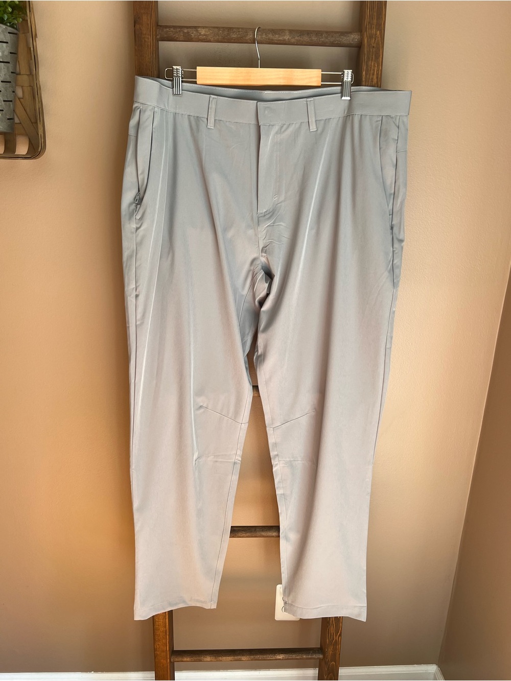 Fabletics Men's Light Gray Dress Pants